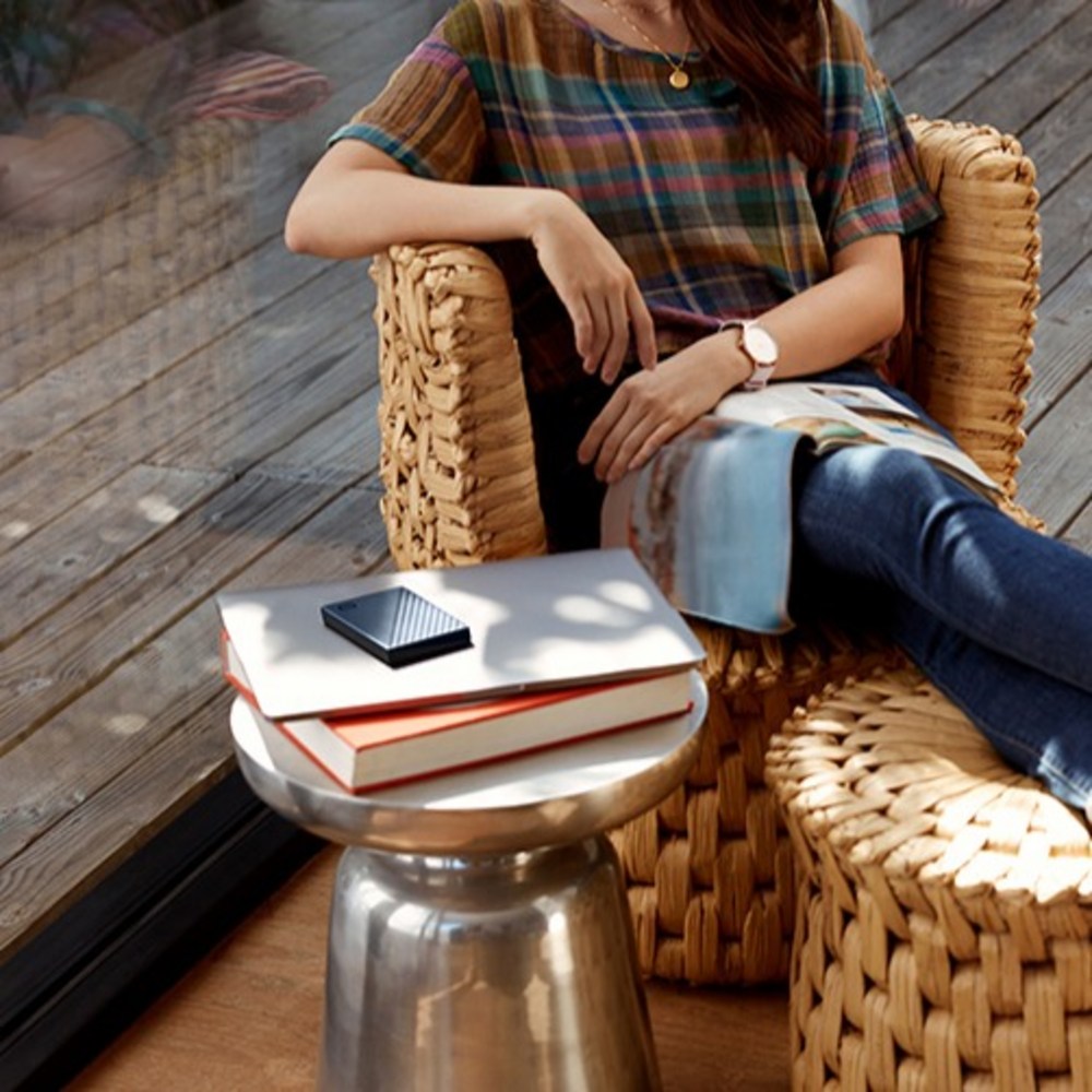 외장 하드 WD My Passport 5TB, 대용량 백업용일까 3 WD My Passport 휴대용 외장하드 파우치, 5TB, 블랙 실물 제품 사진 3